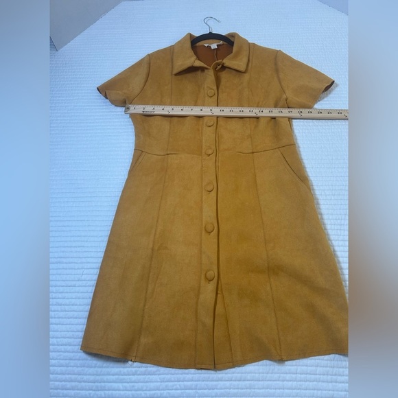 🍂🍁Fall Outfit! Faux Suede Button Up Dress. Gold Color. Short Sleeves. Size M. - Picture 5 of 9